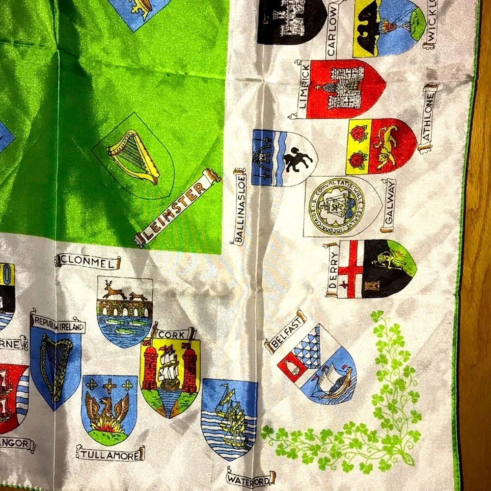 Rare IRELAND 26” Scarf Irish towns crests coats of arms shamrocks VINTAGE